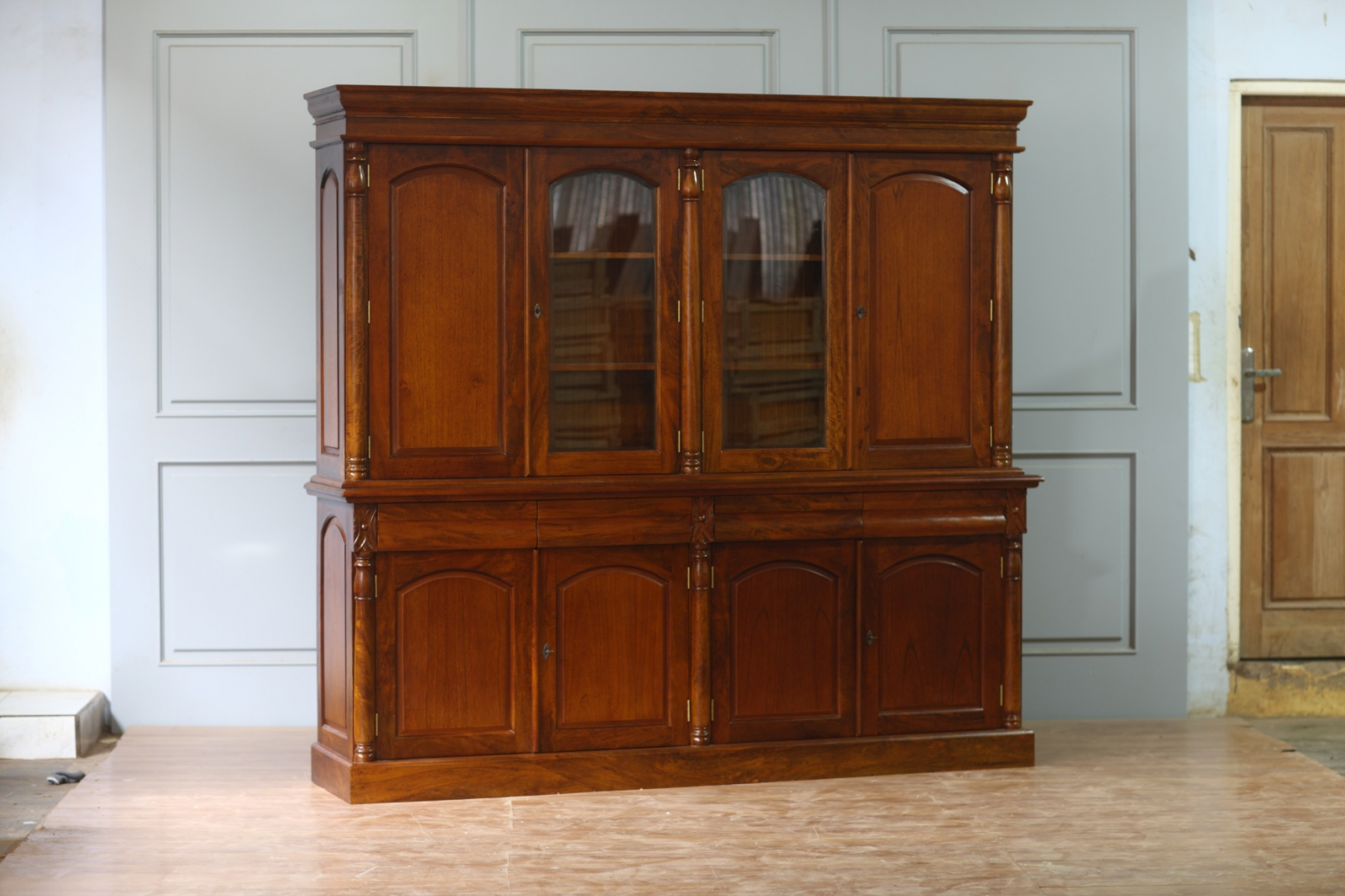 Bücherschrank Barockstil