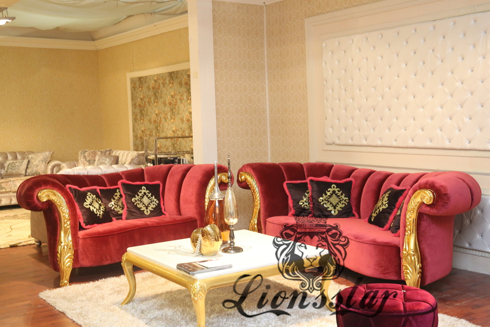 Luxus Stoffsofaset in Rot Luxus Stoffsofaset in Rot