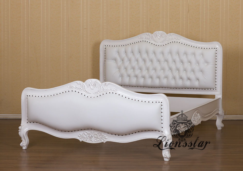 Chesterfield Louis Bett White